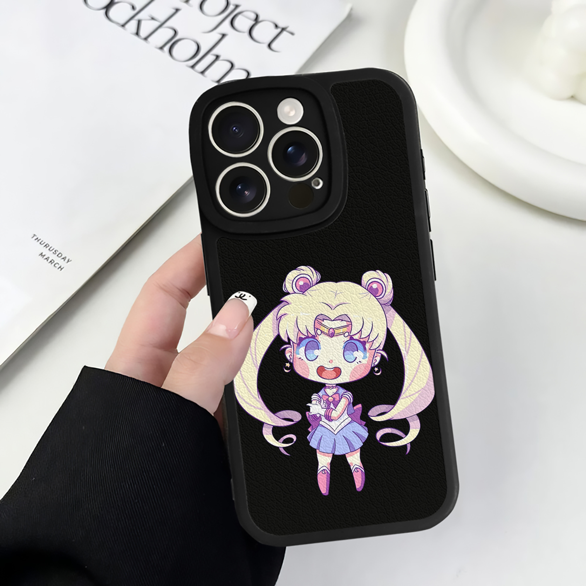 （画像用） 美少女戦士セーラームーン 月野 うさぎ つきの うさぎ Sailor Moon Tsukino Usagi 【iPhone 16シリーズ対応】シリコンスマホケース（レザー調） 材質：シリコン